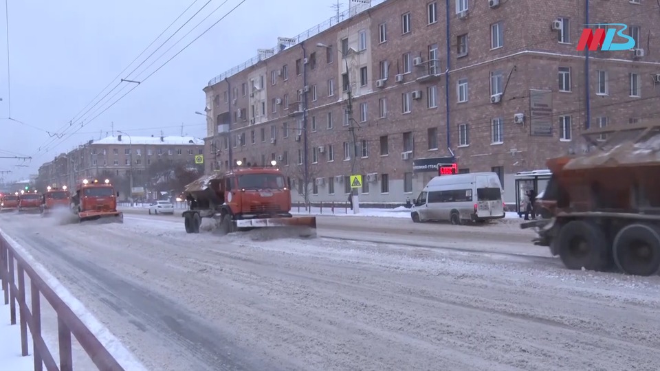 Эксперты оценили работу дорожных служб в Волгограде в условиях сильного снегопада